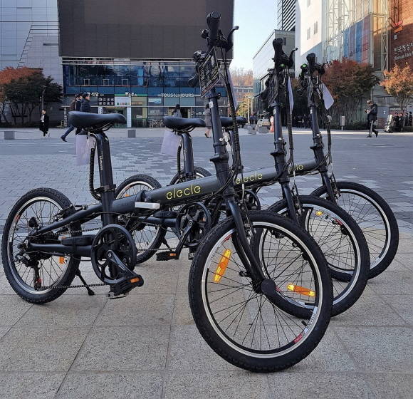 쏘카가 스타트업 일레클에 투자를 완료하고 서울에서 전기자전거 셰어링 사업을 정식 론칭했다. ⓒ 쏘카