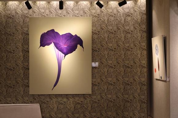 부산롯데호텔 1층 그룹 라운지에서 4월30일까지 세계적인 일러스트레이터이자 화가 '빈센트 맥킨도' 초대전이 진행된다. ⓒ 부산롯데호텔