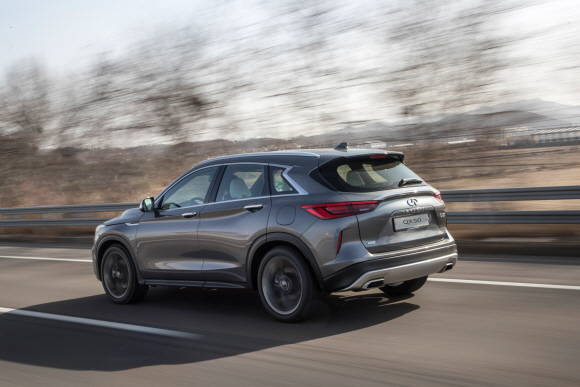 QX50은 인피니티 고유의 디자인 요소를 적용해 강인하고 역동적인 인상을 완성했다. ⓒ 인피니티 코리아