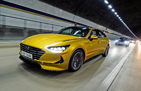 이름만 빼고 다 바꾼 스마트 모빌리티 디바이스 신형 쏘나타. ⓒ 현대자동차