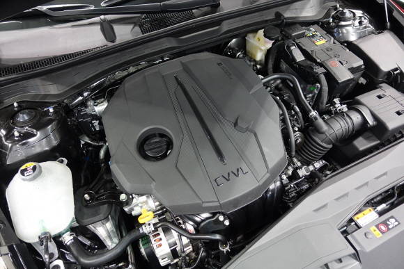 현대차는 신형 쏘나타의 엔진을 차세대 엔진인 스마트스트림으로 바꿨다. = 노병우 기자