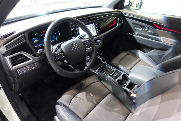 인테리어는 동급 최고 수준의 실내공간(1·2열 탑승자간 거리 최대)을 확보해 탑승객의 안락함을 극대화했다. = 노병우 기자