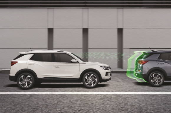 첨단 안전사양인 앞차 출발 알림(FVSA)은 코란도에 기본으로 적용됐다. ⓒ 쌍용자동차