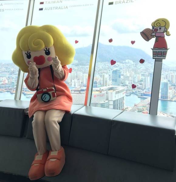 부산광역시 공식 캐릭터 '부산언니'. ⓒ 코스웬콘텐츠