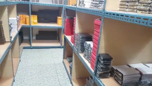 피의자 A씨가 국제시장 인근 상가 내 비밀창고에 보관중이 던 '짝퉁상품'. ⓒ 부산경찰청