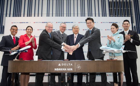조양호 회장은 환승 경쟁력을 위해 델타항공과의 조인트 벤처를 추진했고, 이는 대한민국 항공시장의 파이를 한층 더 키우는 계기가 됐다. ⓒ 대한항공