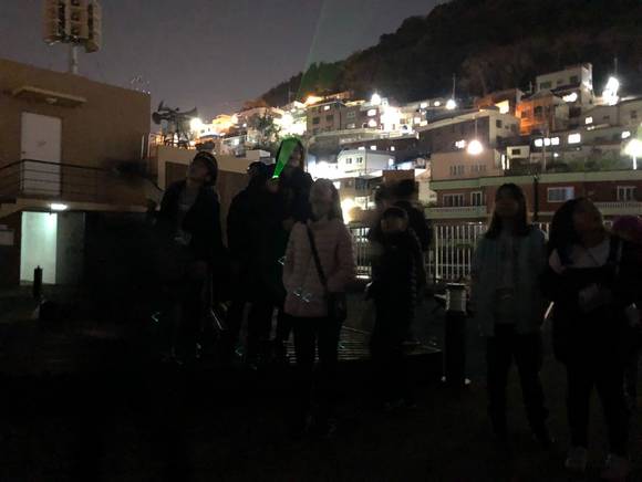 천체관측에 참여한 학생들이 '달 사진 촬영'에 열중이다. ⓒ 서구청소년문화의집