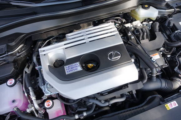 UX 250h의 엔진룸 모습. = 노병우 기자