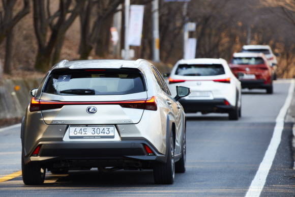 UX는 GA-C 플랫폼을 적용해 콤팩트 SUV로서 갖춰야 할 다이내믹한 주행성능과 안정적인 승차감을 동시에 실현했다. ⓒ 렉서스 코리아