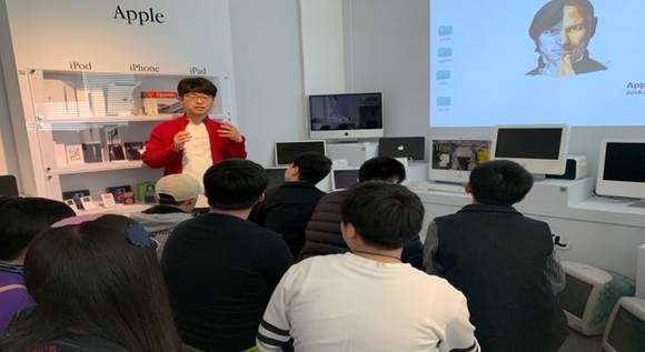 서구청소년문화의집은 애플컴퓨터박물관(중구 중앙동 소재)에서 IT분야와 4차 산업혁명시대 이해를 돕는 진로체험활동을 진행했다. ⓒ 서구청소년문화의집