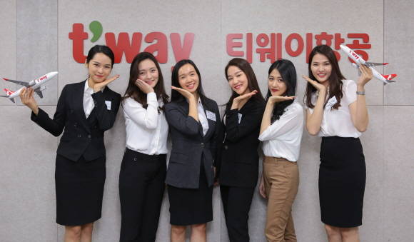 티웨이항공이 베트남 현지에서 6명의 신입 객실승무원을 선발했다. ⓒ 티웨이항공