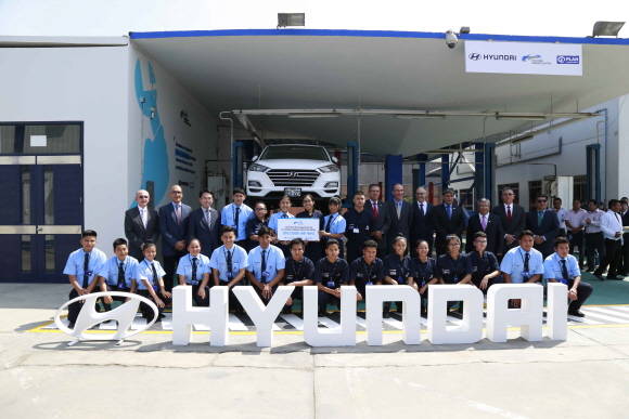 현대차가 페루에서 자동차 정비기술 교육을 통해 청년들의 자립을 지원하고 나섰다. ⓒ 현대자동차