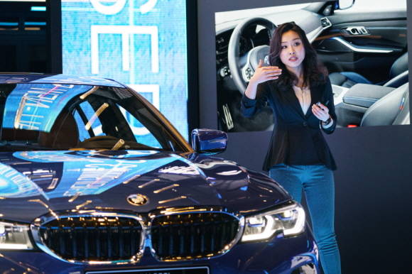 뉴 3시리즈의 인테리어 디자인을 담당한 BMW 그룹 김누리 디자이너. ⓒ BMW 코리아