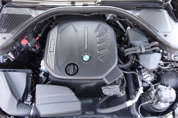 320d M 스포츠 패키지 엔진룸. = 노병우 기자