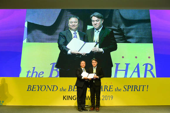 민재석 동남권원자력의학원 위장관외과 과장이 최근 인천 송도 컨벤시아에서 개최된 대한위암학회 국제학술대회(KINGCA WEEK 2019)에서 종양학술상을 수상했다. ⓒ 동남권원자력의학원