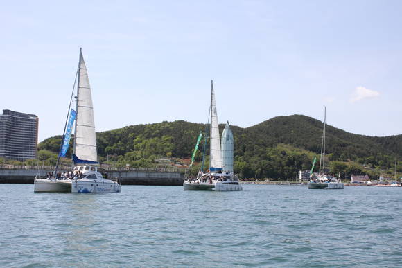충무공 이순신 전적지 순례 '브라보 순신' 행사 가운데 이순신장군 해상전적지 탐방활동(요트). ⓒ 통영시