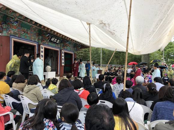 충무공 이순신 전적지 순례 '브라보 순신' 행사 가운데 충렬사 충무공 탄신제 장면. ⓒ 통영시