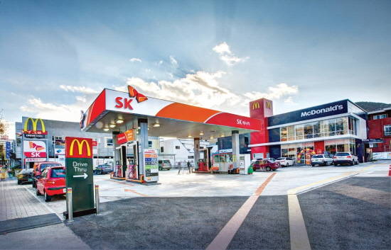 SK에너지가 지난 8일부터 'SK주유소 건축 디자인 공모전'을 개최했다. SK주유소 예시 사진. ⓒ SK이노베이션