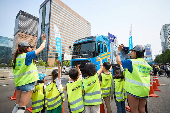 볼보트럭코리아가 어린이 교통안전 Safe Mission 캠페인에 참가했다. ⓒ 볼보트럭코리아