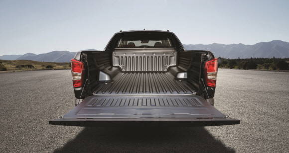 렉스턴 스포츠 칸은 길어진 길이를 적재함에 추가함에 따라 국내 SUV시장에서 따라올 수 없는 적재함 사이즈를 자랑한다. ⓒ 쌍용자동차