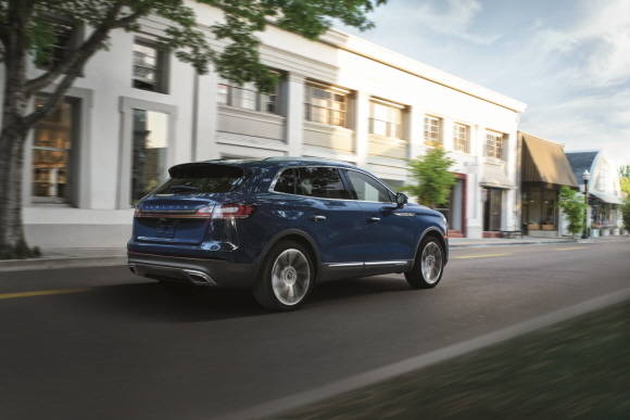 노틸러스는 다양한 첨단 기술을 집약하고 강화해 안전한 주행을 돕는 링컨의 운전자 지원 기술로 운전자 및 동승자의 안전을 한층 강화한 것이 특징이다. ⓒ 링컨코리아