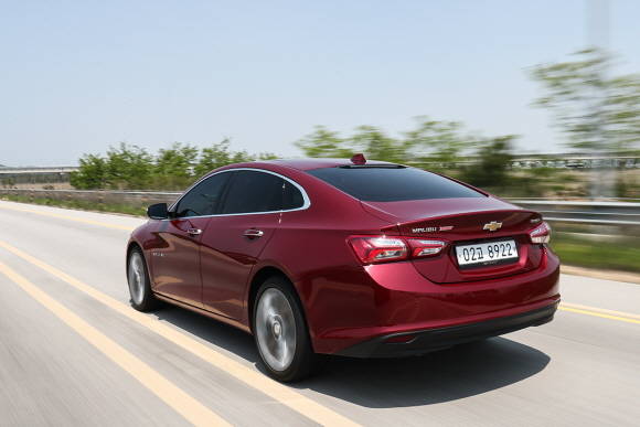 말리부에 장착된 무단변속기는 고부하 영역에서의 변속감 개선을 위해 변속 프로그램을 적용, 일반 자동변속기의 변속감을 그대로 구현해냈다. ⓒ 한국GM