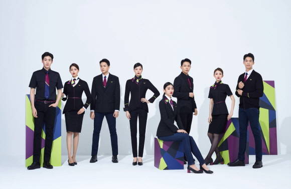 진에어의 새로운 객실 승무원 유니폼. ⓒ 진에어