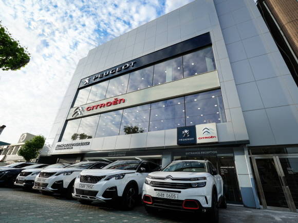 푸조·시트로엥 강서 전시장 전경. ⓒ 한불모터스