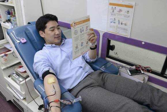 롯데손보가 지난 17일 임직원 40여명과 함께 '빼면 더해지는 사랑의 헌혈 행사'를 진행했다. ⓒ 롯데손해보험