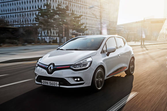 국내 소형차 판매 1위 르노 클리오는 실제 운전자들의 입소문을 통해 동급 최강 연비 모델의 위상을 입증했다. ⓒ 르노삼성자동차