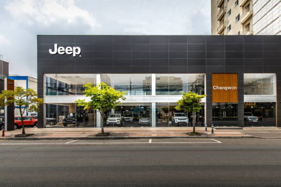 창원 지프 전용 전시장 전경. ⓒ FCA 코리아