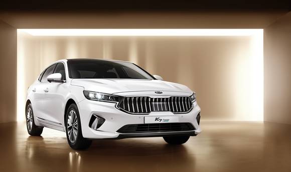 K7 프리미어는 2016년 1월 출시이래 3년 만에 선보이는 K7의 상품성 개선 모델이다. ⓒ 기아자동차