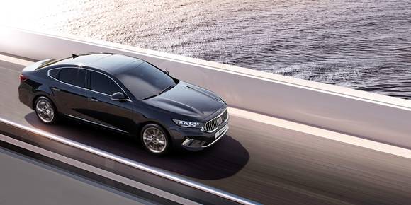 K7 프리미어는 고급 대형 세단과 견줄만한 동급 최고 수준의 첨단 지능형 주행안전 기술(ADAS)과 편의사양을 갖췄다. ⓒ 기아자동차