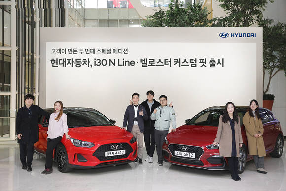 i30 N Line과 벨로스터의 커스텀 핏인 i30 N Line 스포츠 에센스 에디션과 벨로스터 익스트림 드라이빙 에디션. ⓒ 현대자동차