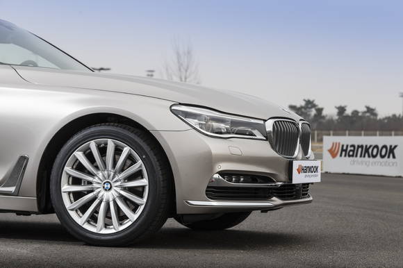 한국타이어는 BMW 플래그십 모델 7시리즈에 신차용 타이어를 공급하고 있다. ⓒ 한국타이어앤테크놀로지