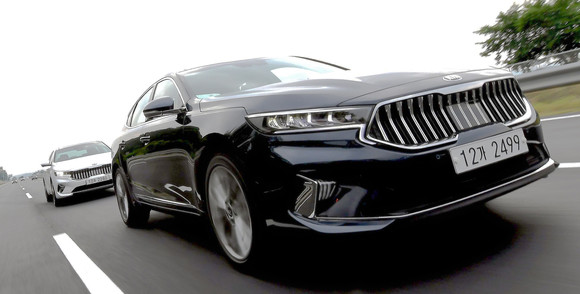 K7 프리미어는 동급 최고 수준의 첨단 지능형 주행안전기술과 편의사양으로 프리미엄 준대형 세단이라는 정체성을 완성했다. ⓒ 기아자동차