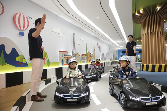 미취학 어린이 전용 드라이빙 체험 'BMW 키즈 드라이빙 존'. ⓒ 파라다이스호텔 부산