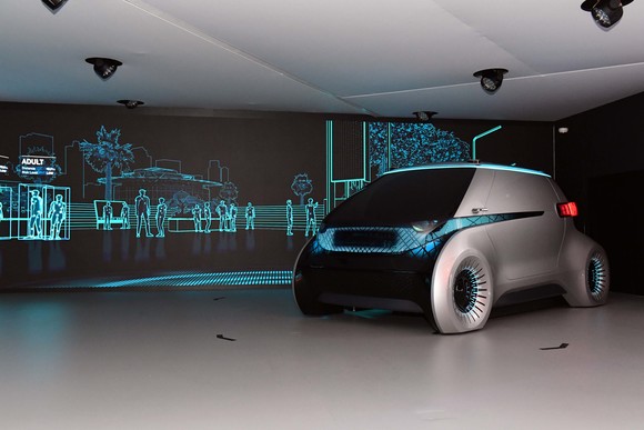 현대모비스가 지난 1월 미국 라스베가스에서 공개한 미래차 콘셉트 엠비전에 카메라 모니터 시스템이 장착돼 있는 모습. ⓒ 현대모비스