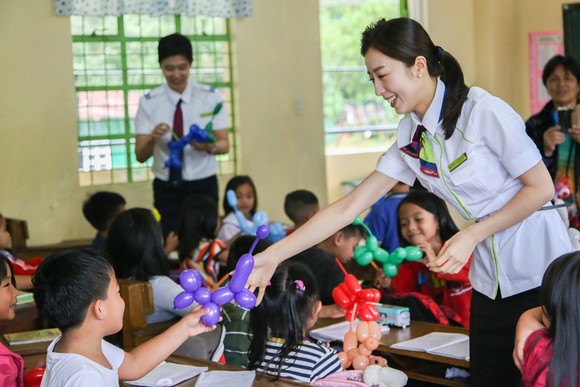 진에어가 필리핀 클락 인근 바기오 지역에서 진행되는 현지 자원 봉사활동을 지원했다. ⓒ 진에어