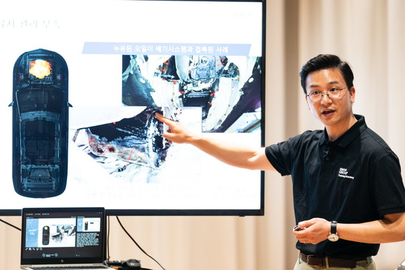 BMW 코리아 기술팀 박해범 매니저가 요인으로 외부 요인한 화재를 유형별로 분석한 결과를 발표하고 있다. ⓒ BMW 코리아