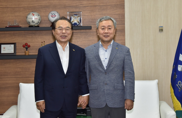 9일 오거돈 부산시장과 신임 현정길 정의당 부산시당 위원장이 자리를 함께 했다. ⓒ 부산시