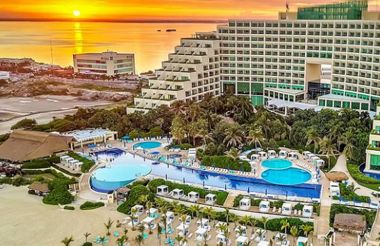 최근에 국내 신혼부부들사이에 가장 핫한 여행지로 손꼽히는 칸쿤에 자리하고 있는 아쿠아리조트 전경. ⓒ 팜투어