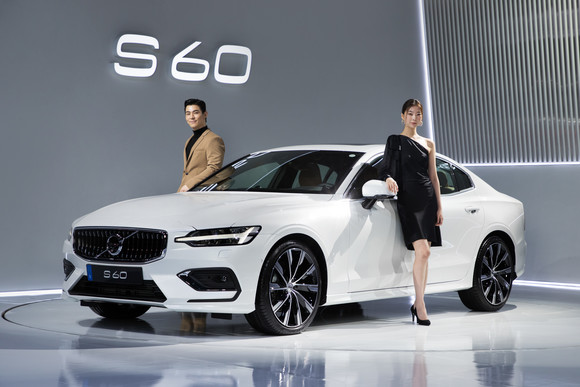 8년 만에 풀 체인지된 3세대 중형 프리미엄 세단인 S60. ⓒ 볼보자동차코리아