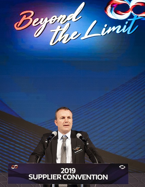 지난 3월 열린 르노삼성 2019 협력업체 컨벤션 도미닉 시뇨라 사장의 모습. ⓒ 르노삼성자동차