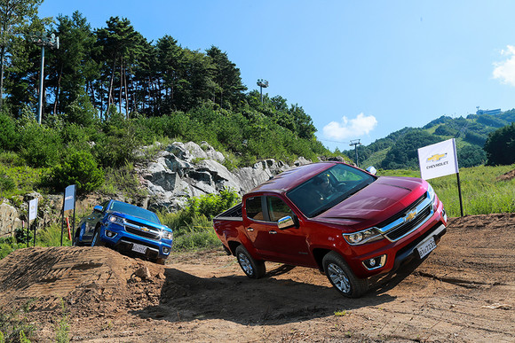 전자식 오토트랙 액티브 4×4 시스템은 노면상황에 맞게 자동으로 구동방식을 변환하는 오토모드를 동급 유일 적용해 운전자가 보다 손쉽고 즉각적으로 구동 모드를 제어할 수 있게 했다. ⓒ 한국GM