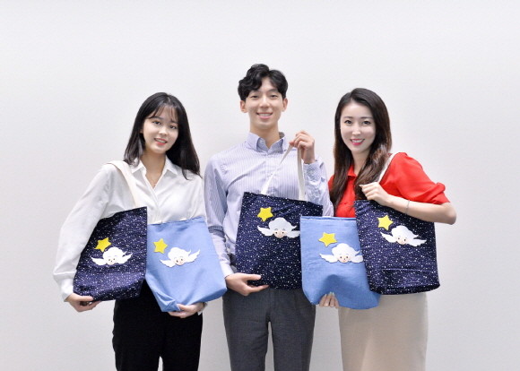 동양생명 임직원 및 설계사들이 소외계층 어린이를 위한 '수호천사 착한 가장 만들기' 캠페인을 실시했다. ⓒ 동양생명