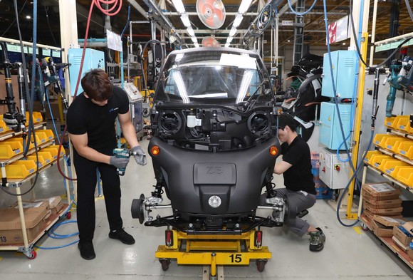 르노삼성 부산공장 내 위치한 동신모텍 트위지 생산 공장의 모습. ⓒ 르노삼성자동차