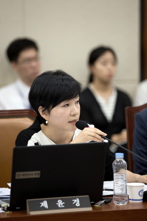 제윤경 국회 정무위원회 의원이 생명보험협회, 손해보험협회, 금융감독원에서 받은 자료에 따르면 2013년부터 2018년까지 생보·손보사에서 판매한 연금보험상품 중 절반 이상이 마이너스 수익률을 낸 것으로 드러났다. ⓒ 제윤경 의원실