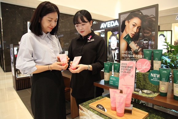 신세계 센텀시티에서 '유방의 달'을 맞아 핑크리본 캠페인을 전개한다. ⓒ 프라임경제