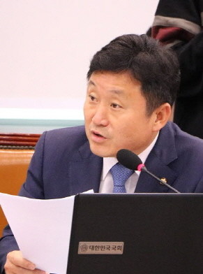 국정감사 질의 중인 최인호 더불어민주당 의원. ⓒ 최인호 의원실